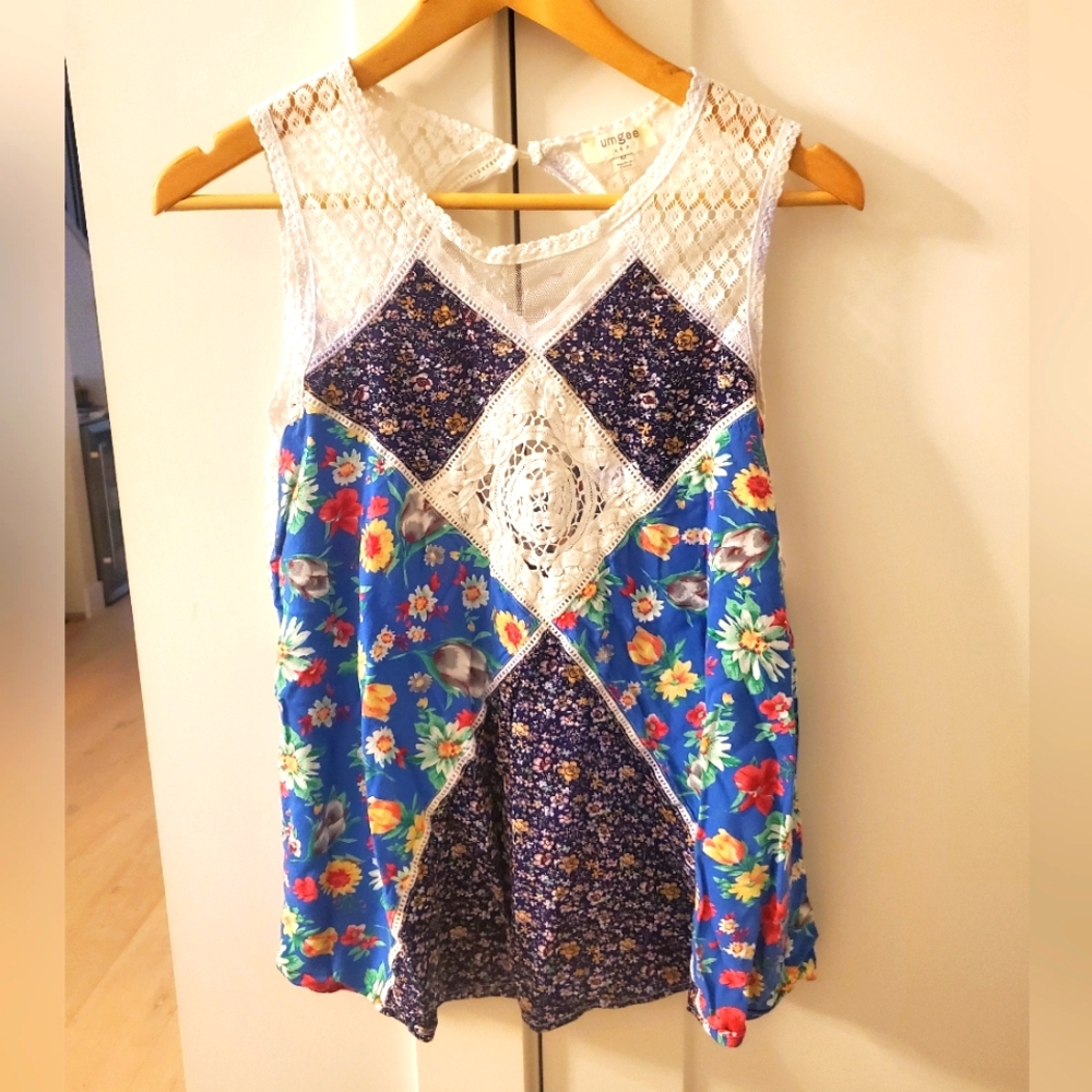 Umgee Blue Floral Patchwork Quilt Look, & Lace Blouse Sz.M, Soft Cotton Blend